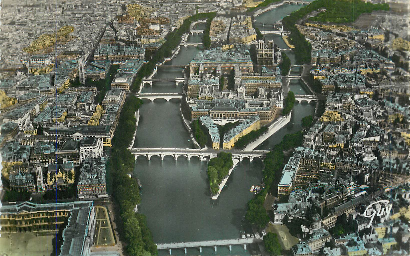 CPM En Avion sur Paris L'Ile de la Cite et la Cathedrale Notre Dame