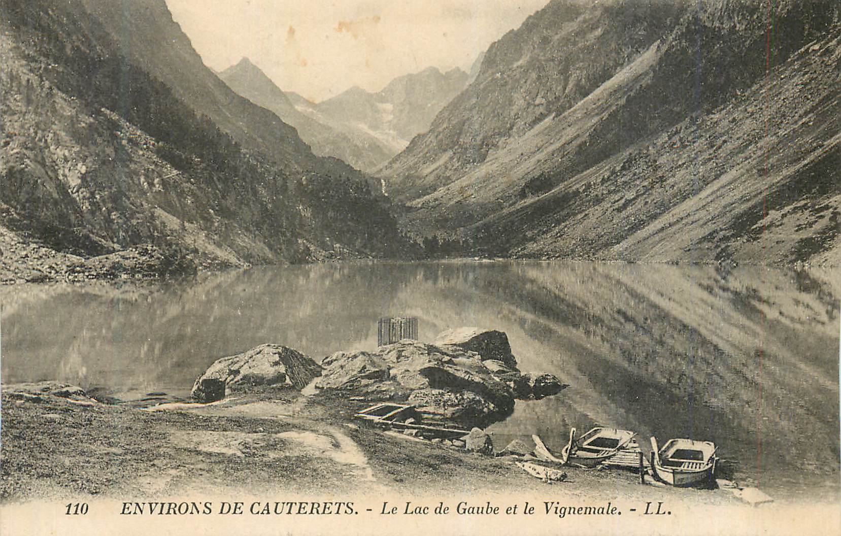 Environs de Cauterets — Le Lac de Gaube et le Vignemale — LL.