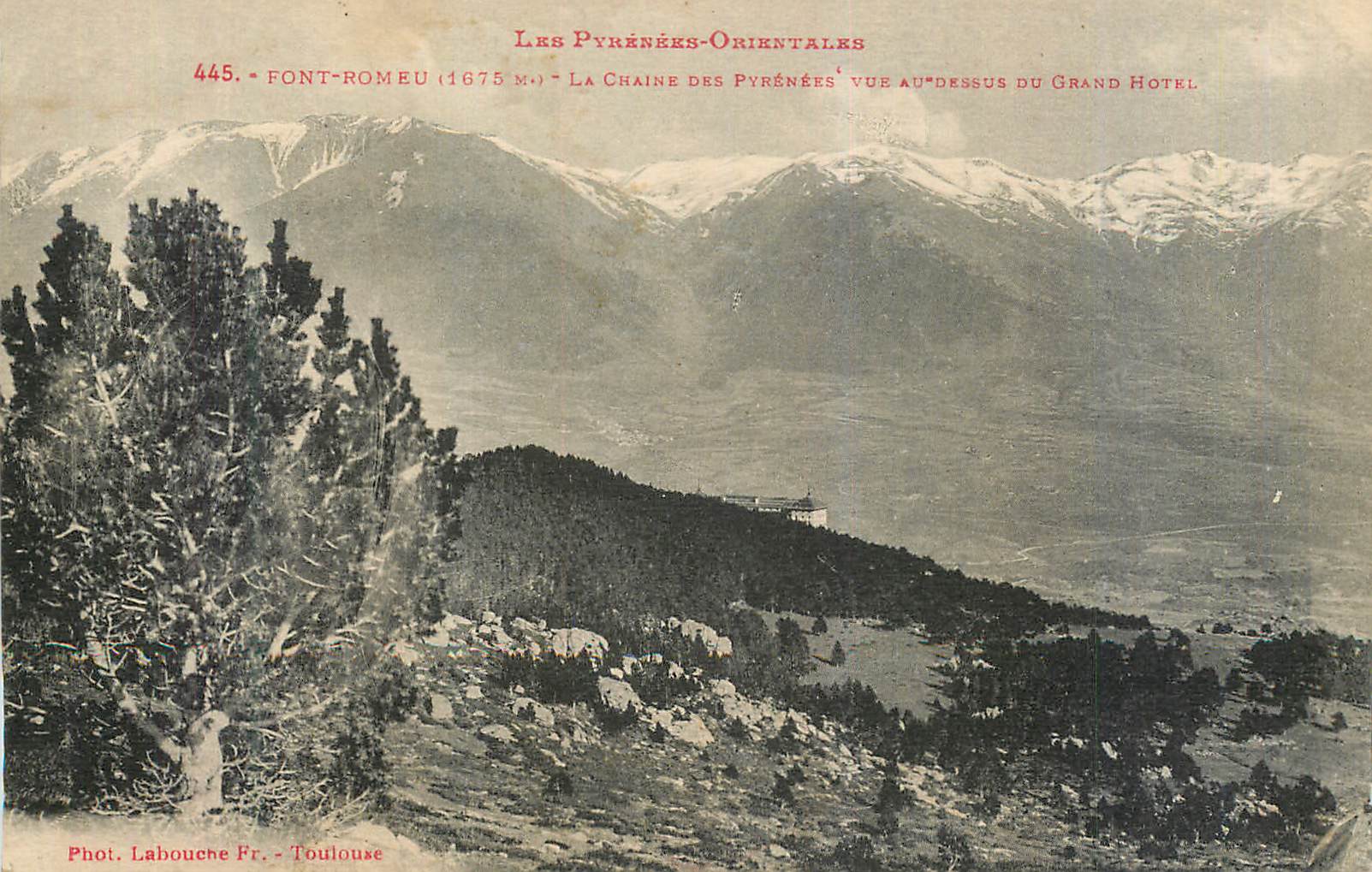 CPA Font Romeu (1675 m) Les Pyrenees Orientales La Chaine des Pyrenees vue au dessus du Grand Hotel