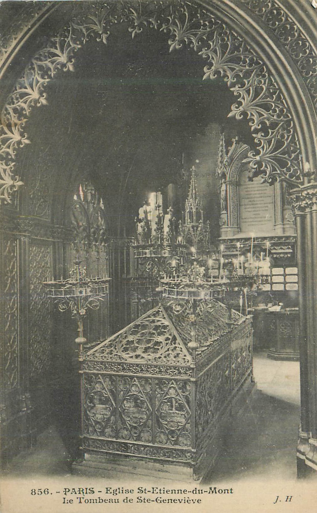 CPA Paris Eglise St Etienne du Mont Le Tombeau de Ste Genevieve