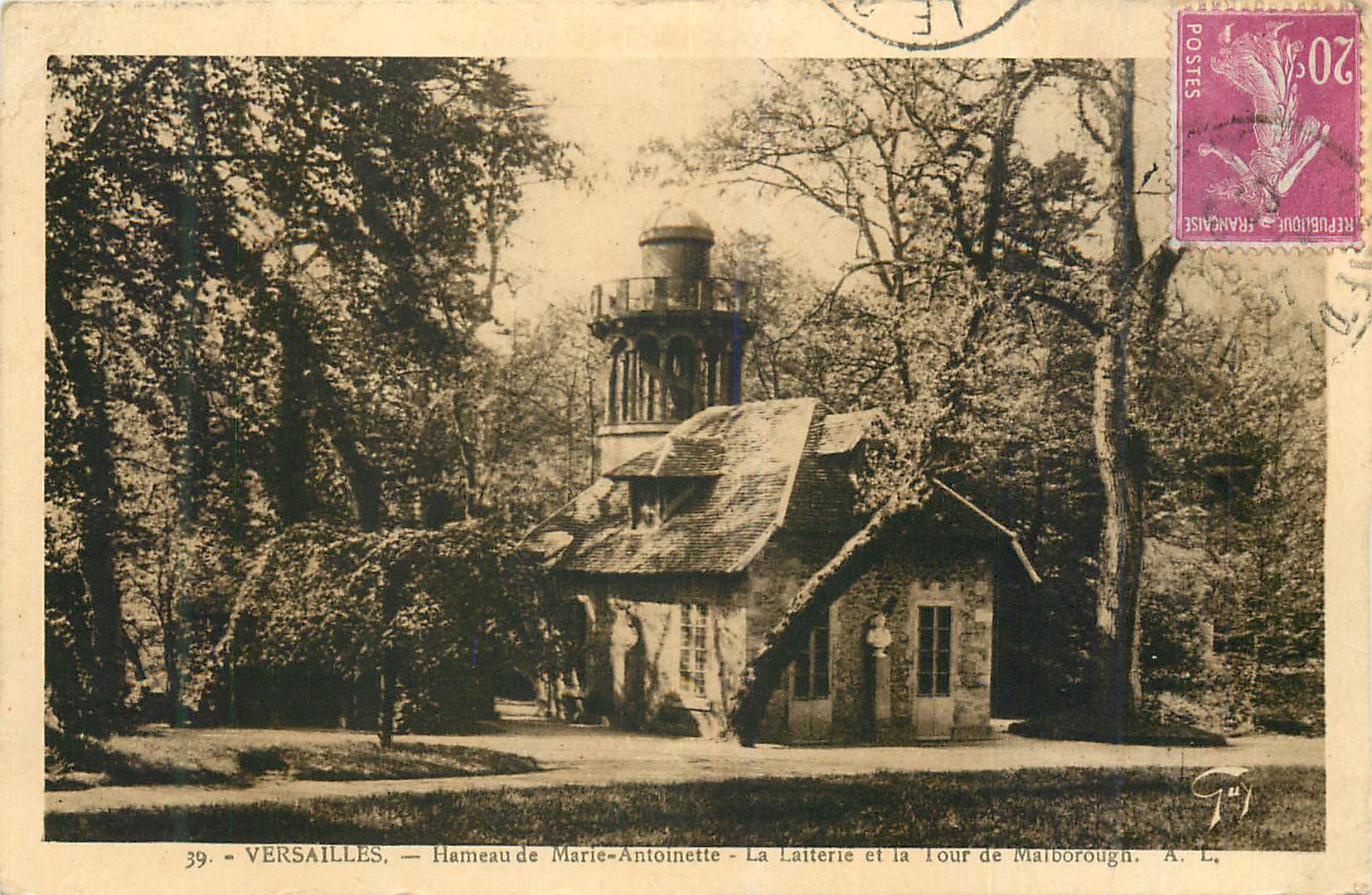 CPA Versailles Hameau de Marie Antoinette La Laiterie