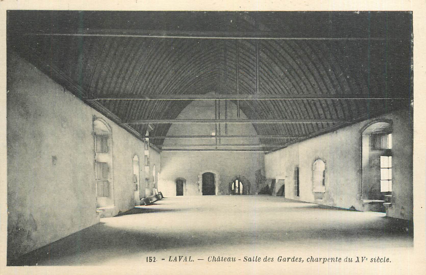 CPA Laval Chateau Salle des Gardes Charpente du XVe Siecle