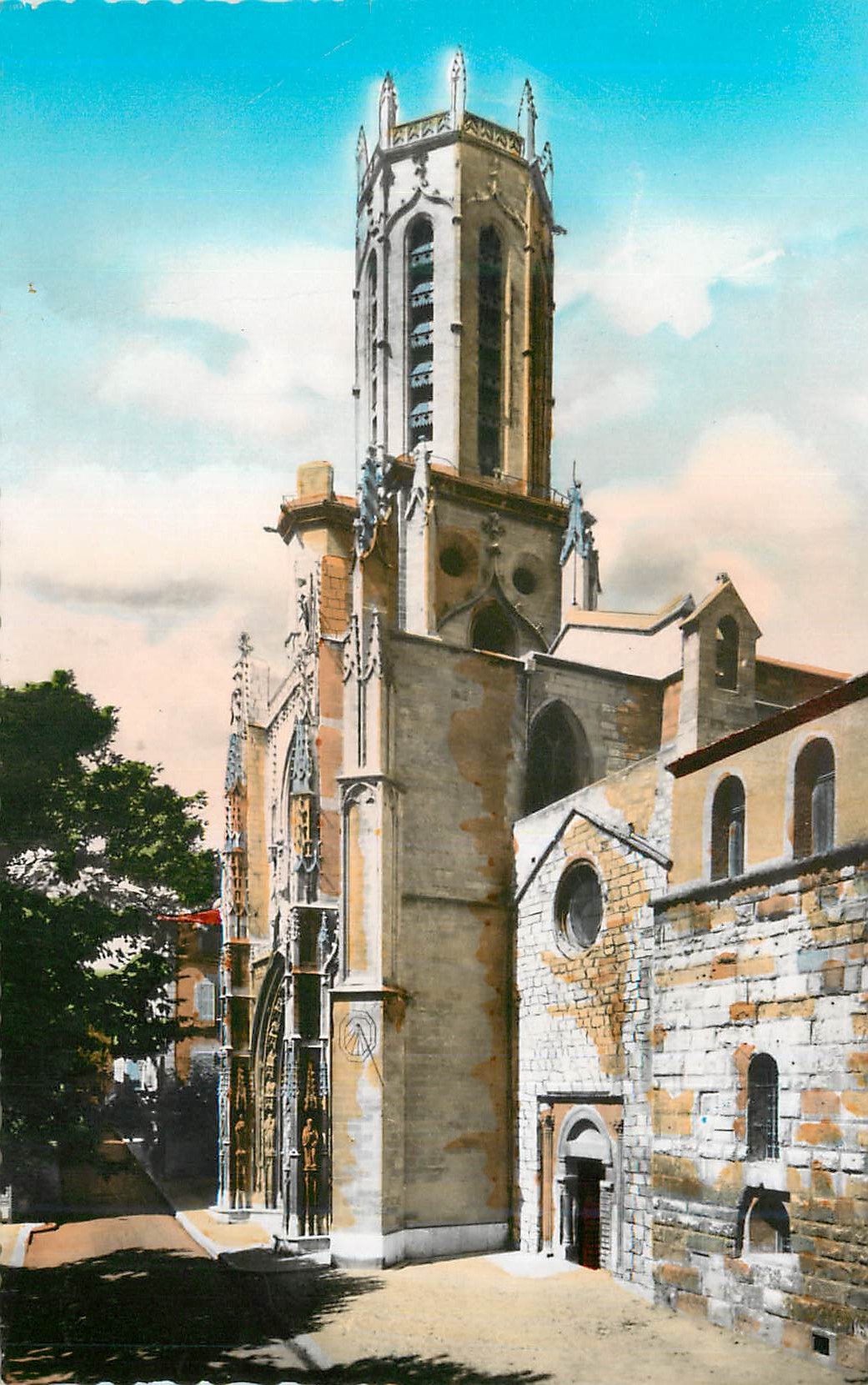 Église Saint-Pierre de Montpellier — vue de la façade et de la tour — éditeur non identifié
