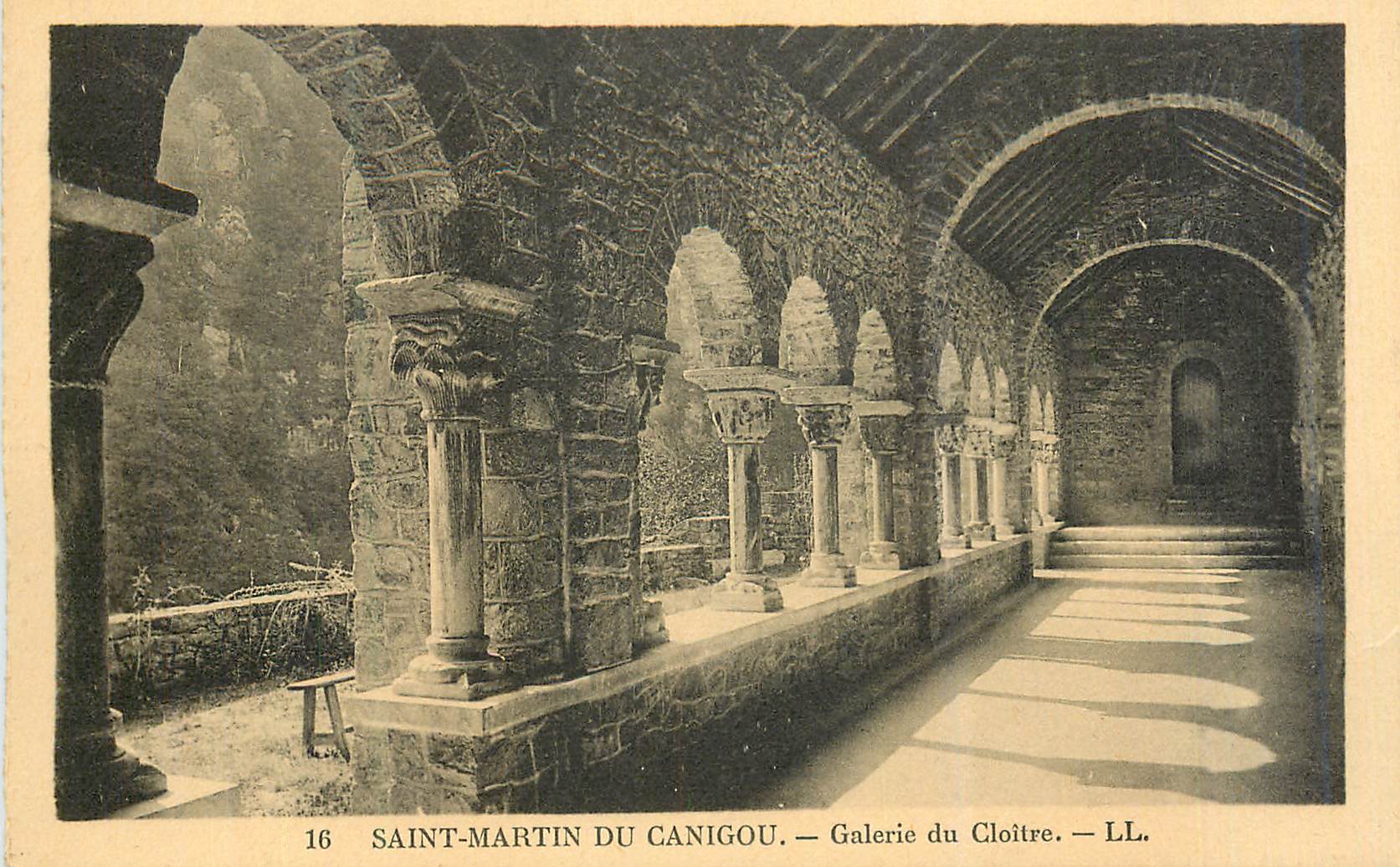 CPA Saint Martin du Canigou Galerie du Cloitre