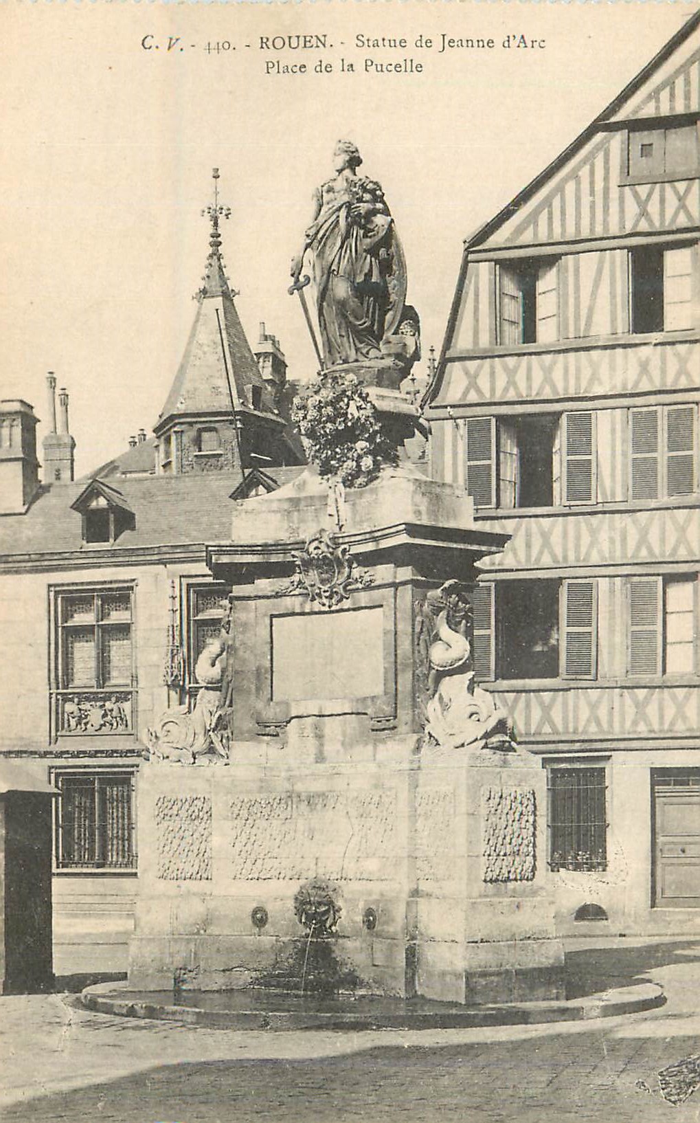 CPA Rouen Statue de Jeanne d'Arc Place de la Pucelle
