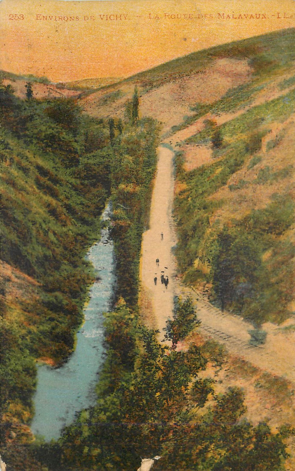 Environ de Vichy — La Route des Malavaux — LL — n° 253