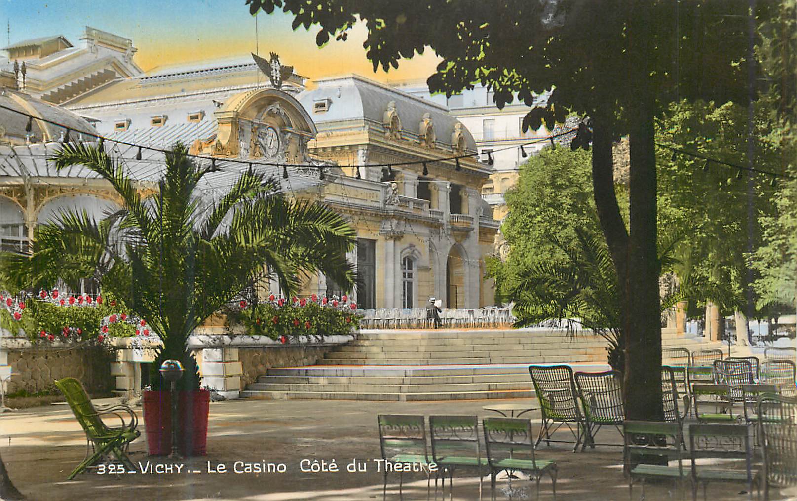 CPA Vichy Le Casino Cote du Theatre