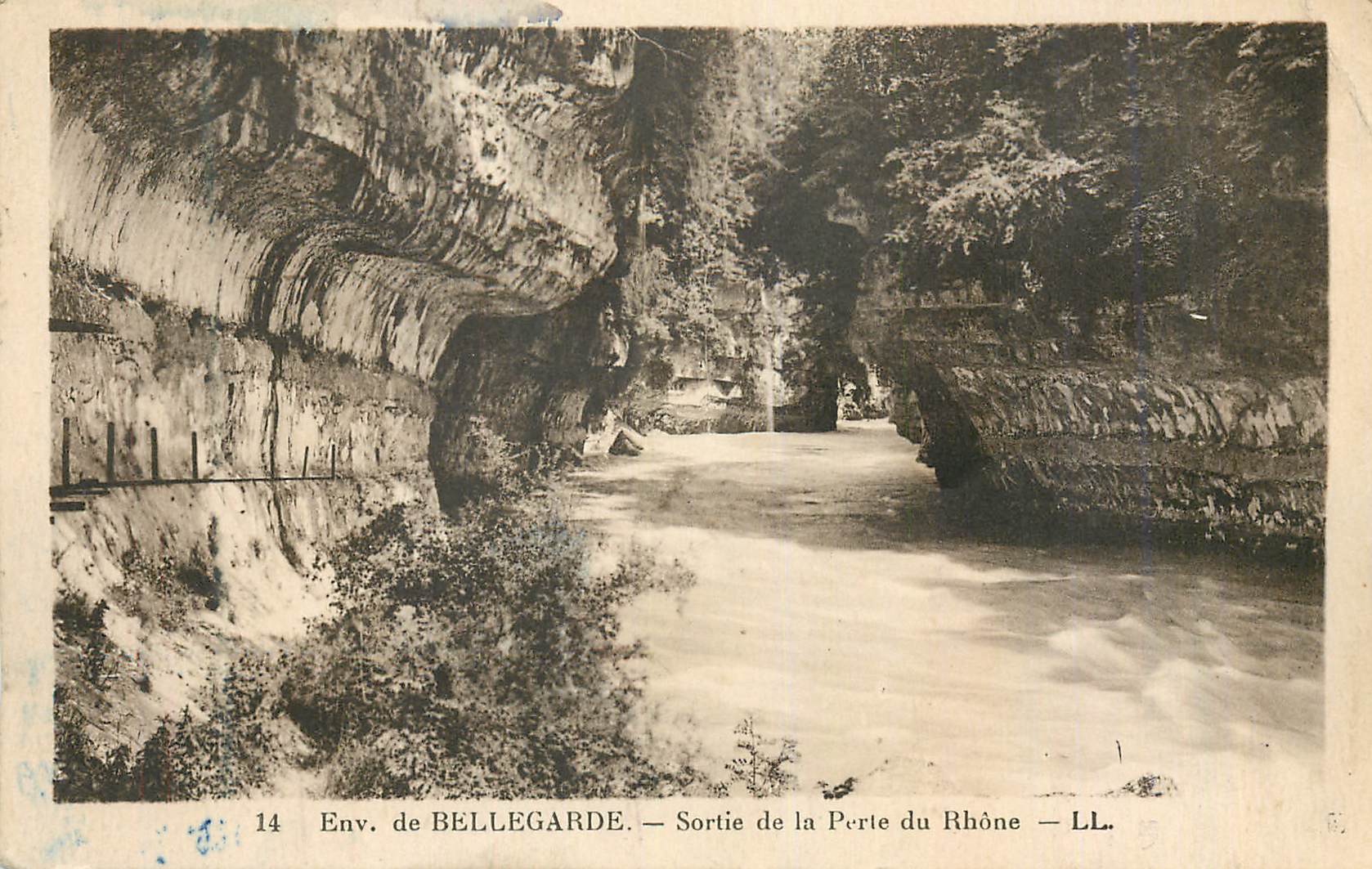 CPA Env de Bellegarde Sotie de la Porte du Rhone