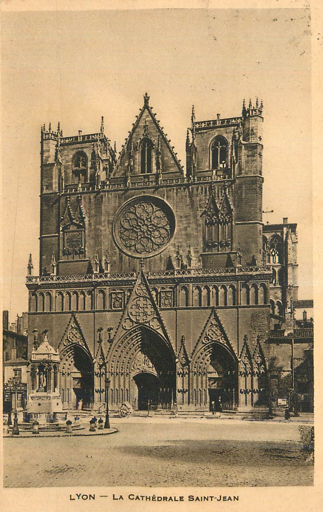 CPA Lyon La Cathedrale Saint Jean