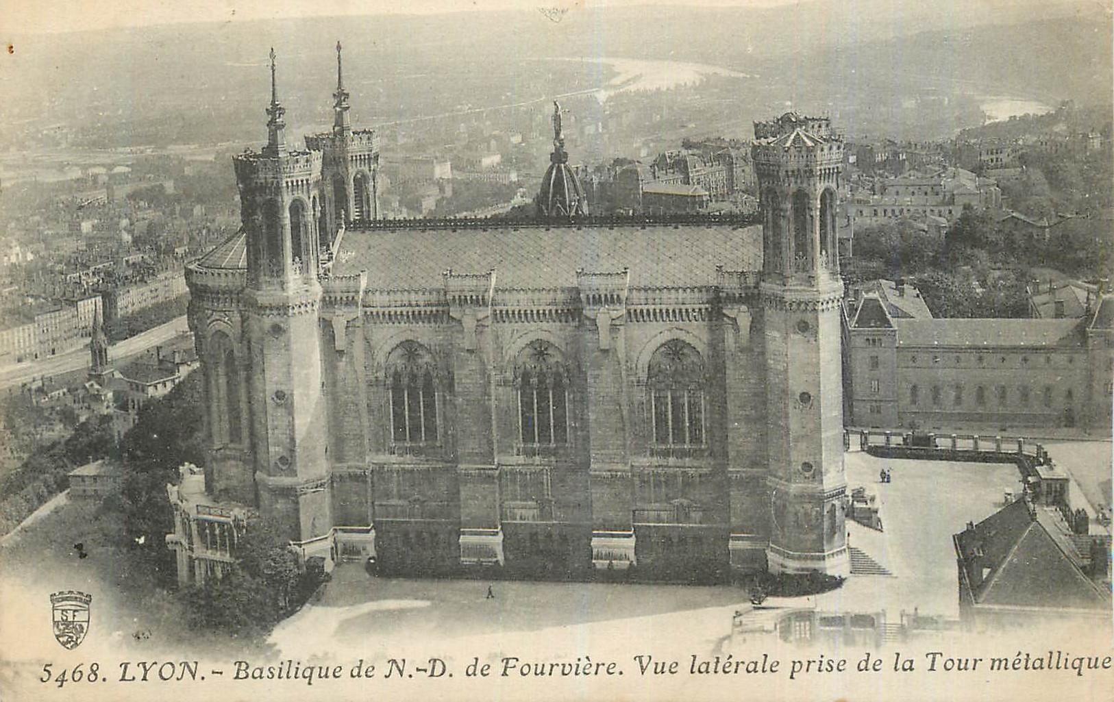 CPA Lyon Basilique de N D de Fourviere Vue Laterale prise de la Tour Metallique