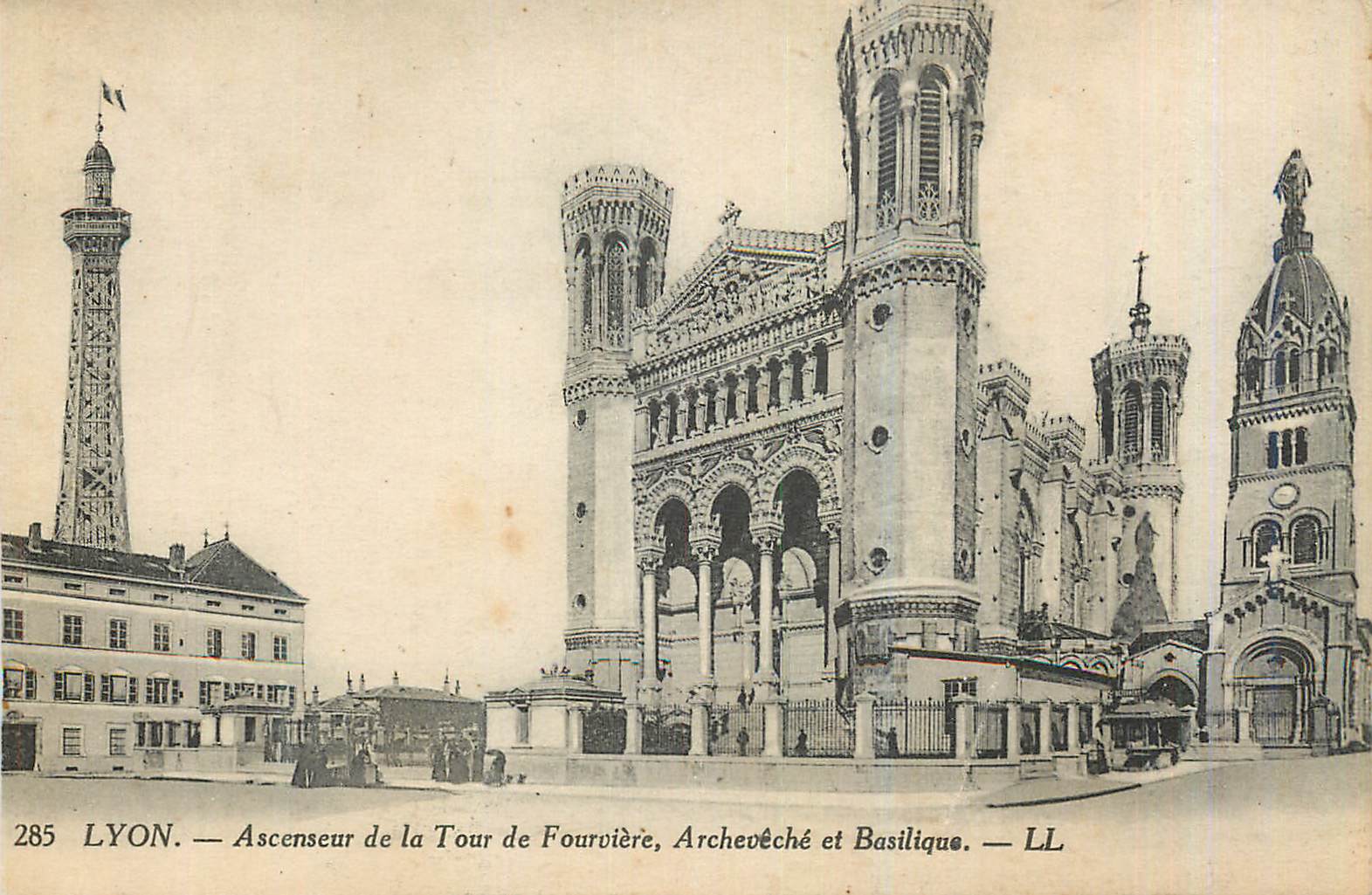 CPA Lyon Ascenseur de la Tour de Fourviere Archeveche et Basilique