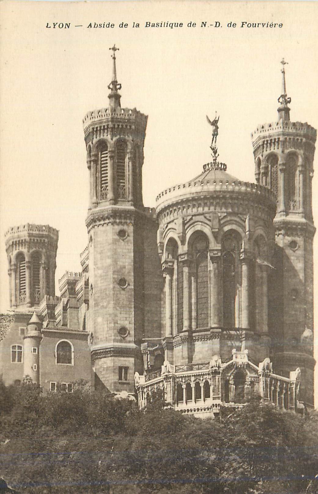 CPA Lyon Abside de la Basilique de N D de Fourviere