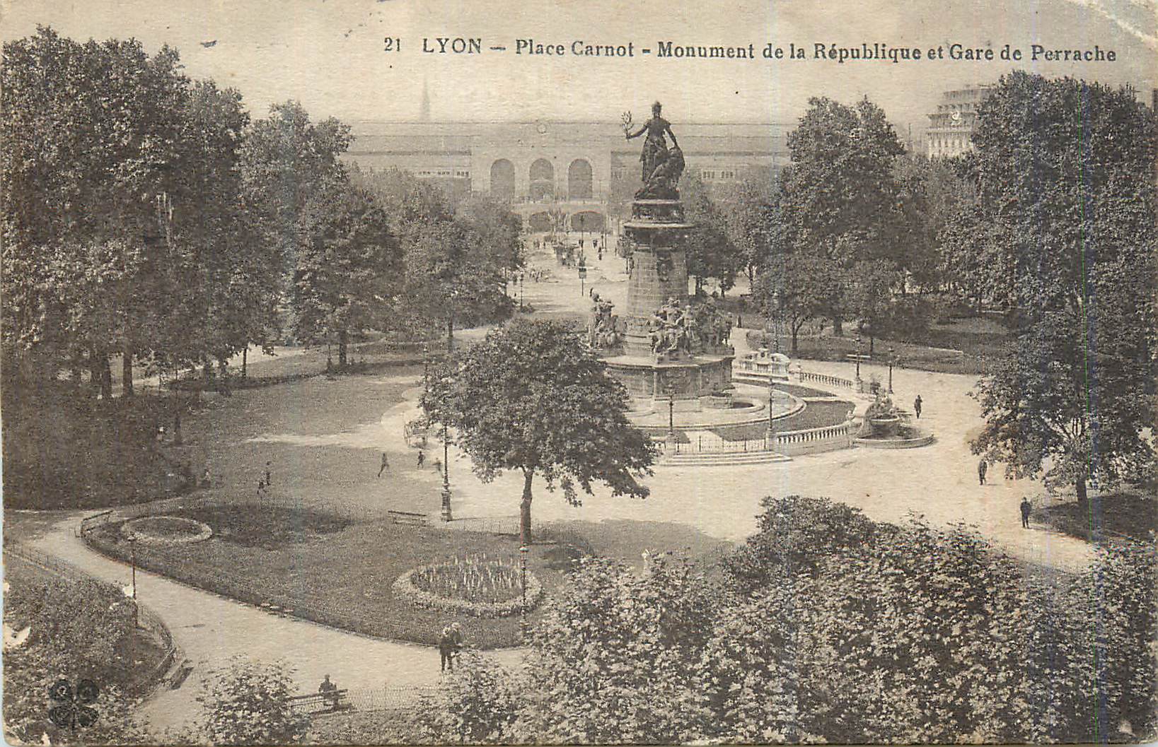 CPA Lyon Place Carnot Monument de la Republique et Gare de Perrache