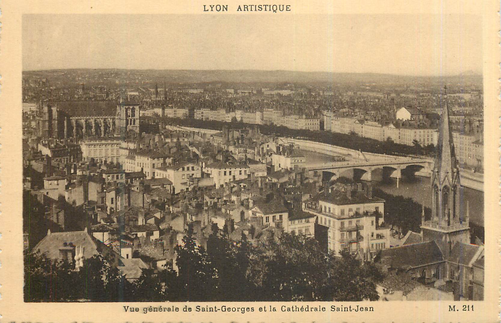 CPA Lyon Artistique Vue Generale de Saint Georges et la Cathedrale Saint Jean