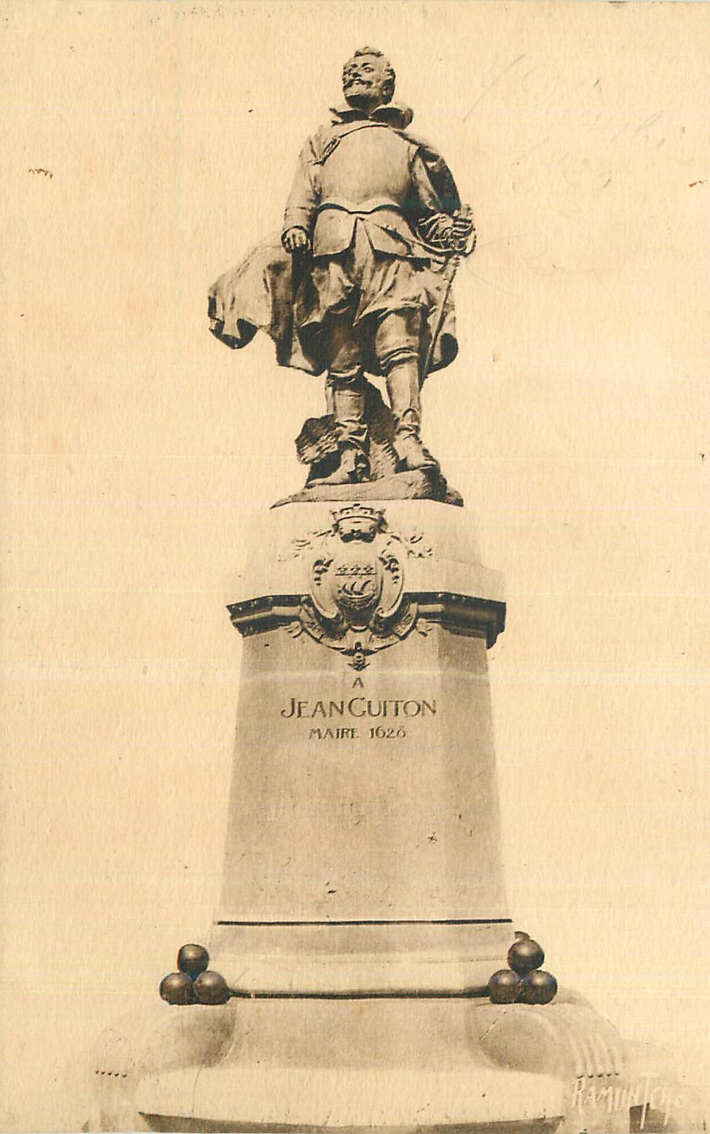 CPA La Rochelle Statue du Maire Jean Guiton (1628)