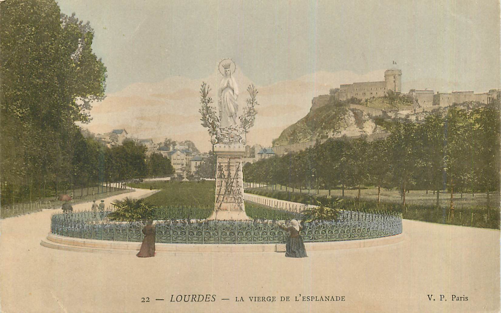 CPA Lourdes La Vierge de l'Esplanade