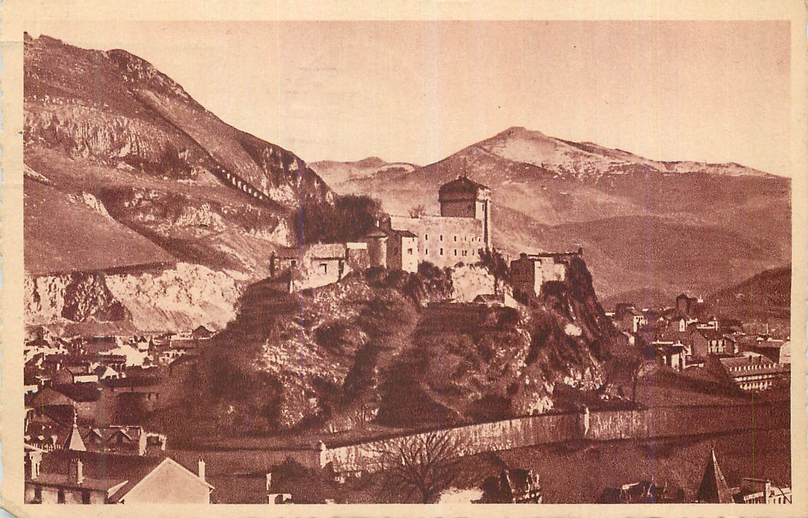 CPA Lourdes Le Chateau Fort
