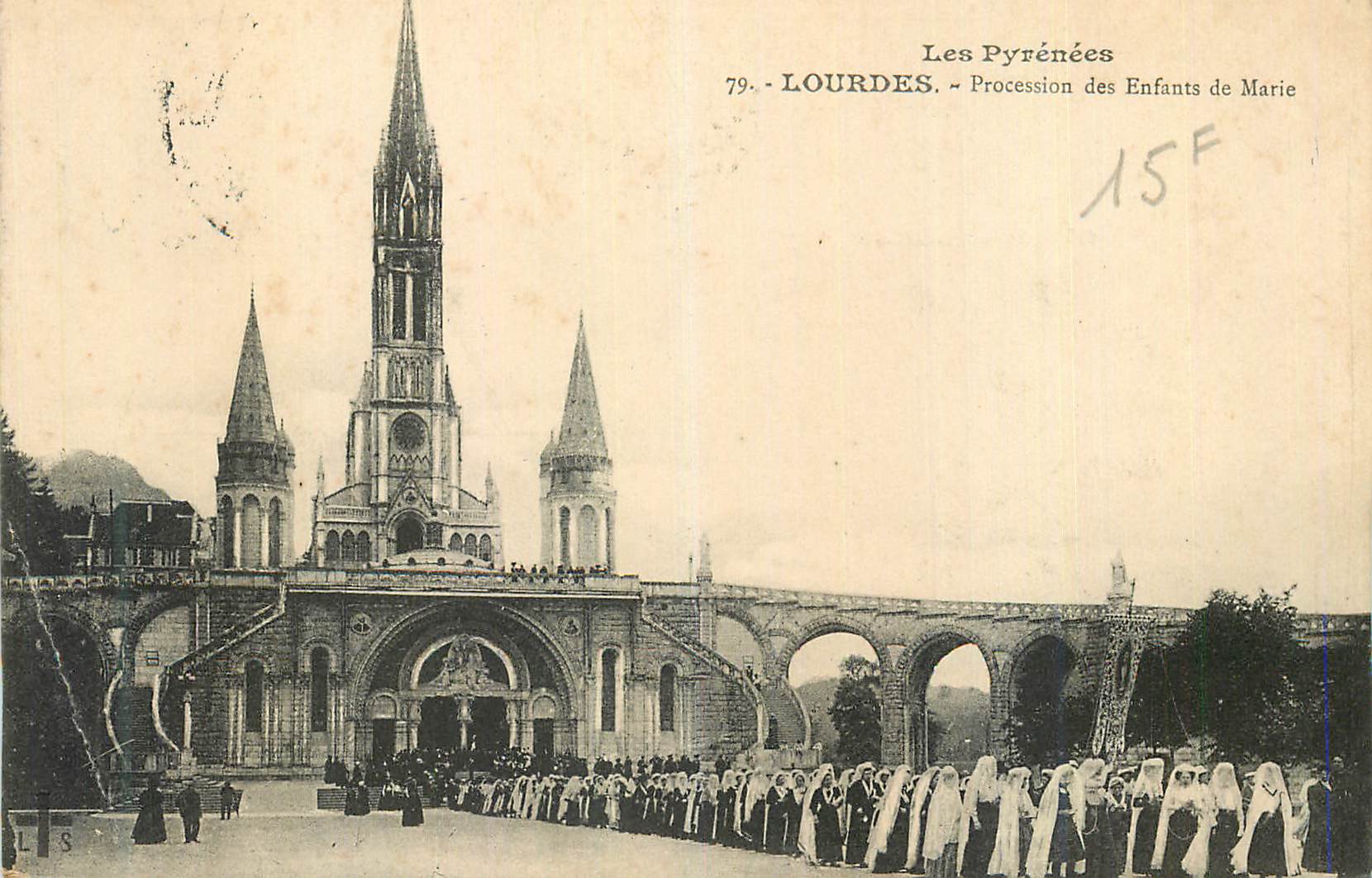 CPA Lourdes Les Pyrenees Procession des Enfants de Marie
