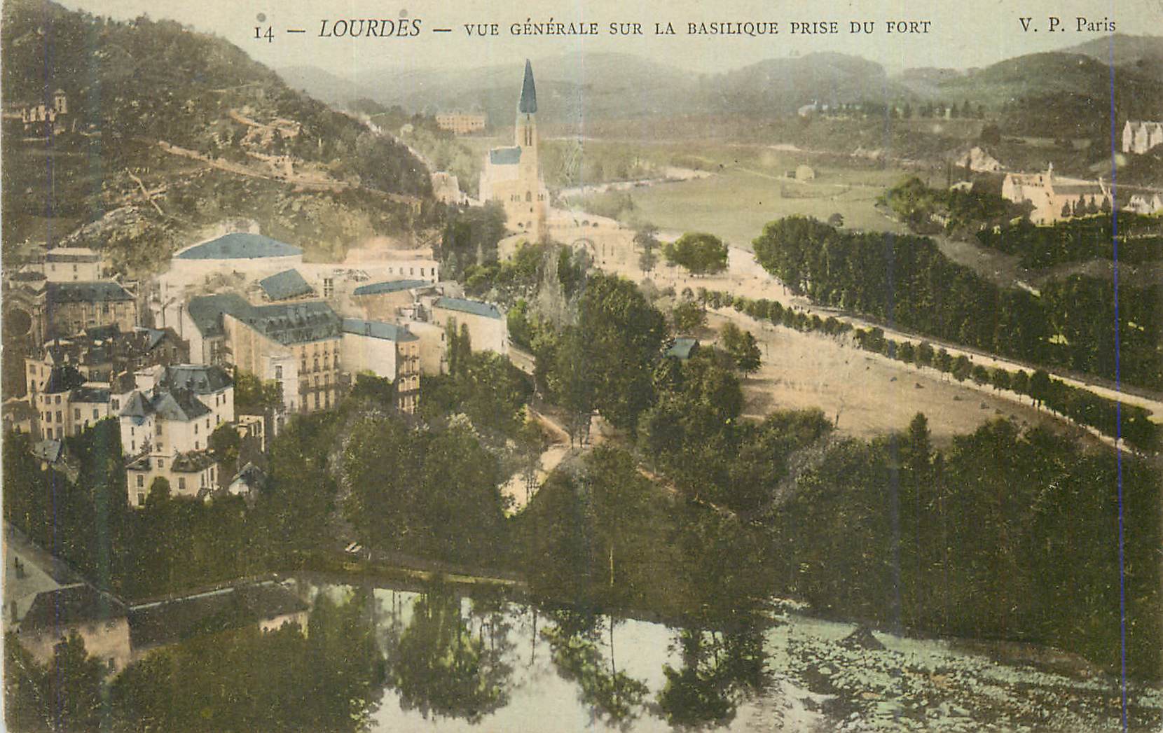 CPA Lourdes Vue Generale sur la Basilique prise du Fort