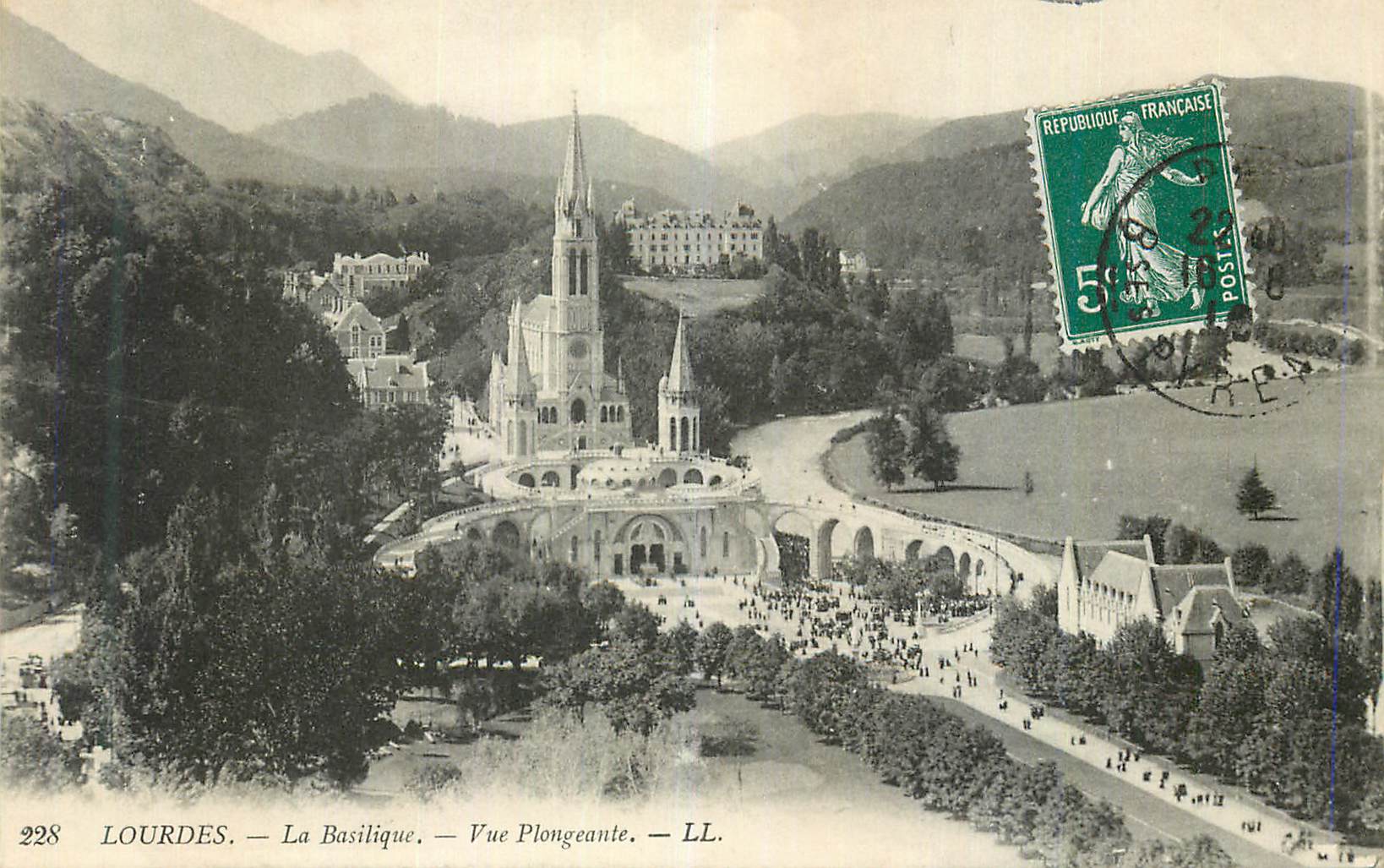 CPA Lourdes La Basilique Vue Plongeante