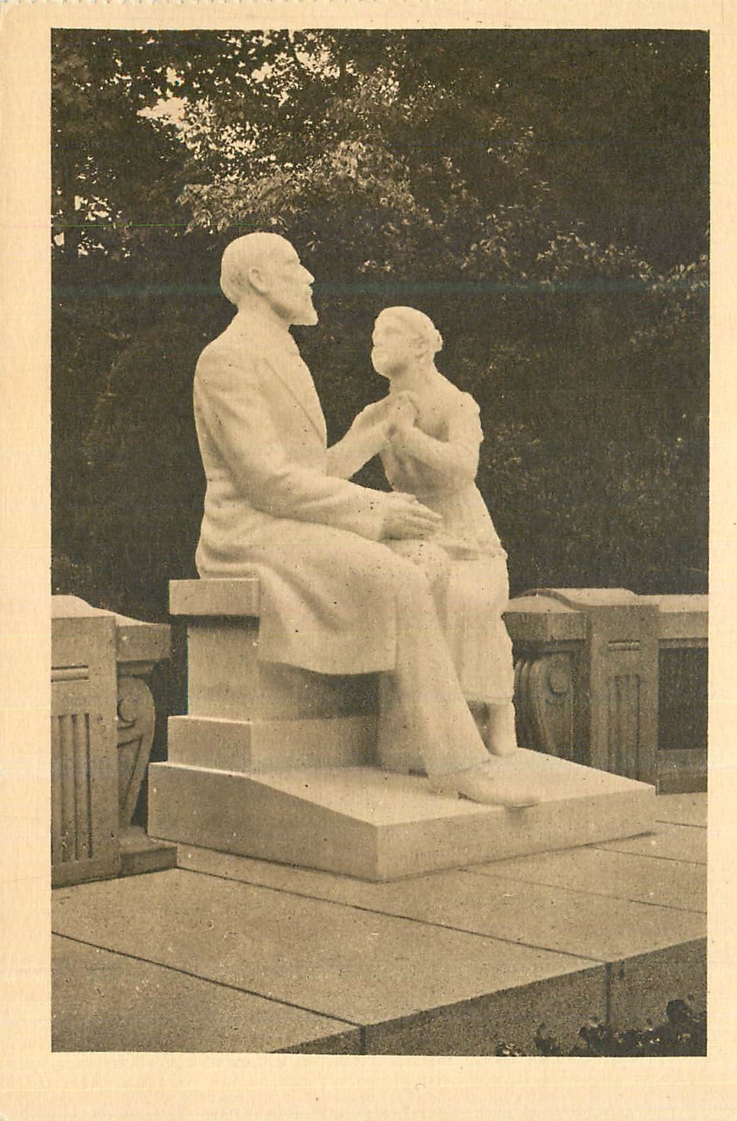 CPA Le Groupe en Marbre Blanc des Buissonnets (Alliot Scutp) Sainte Therese de l'Enfant Jesus Demande a son Pere l'Autor