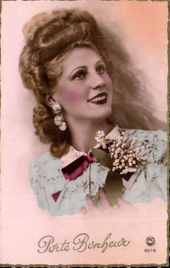 CPA Fantaisie Femme Porte bonheur