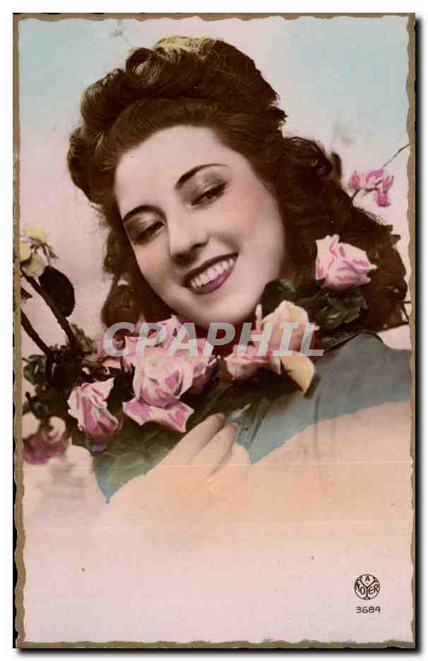 Mujer sonriente con rosas — tarjeta postal — A. MOYER n° 3684