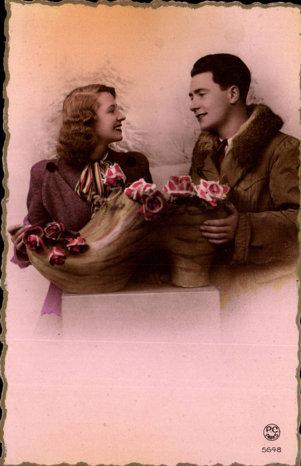 Junges Paar, das Rosen austauscht — PC Paris Nr. 5698