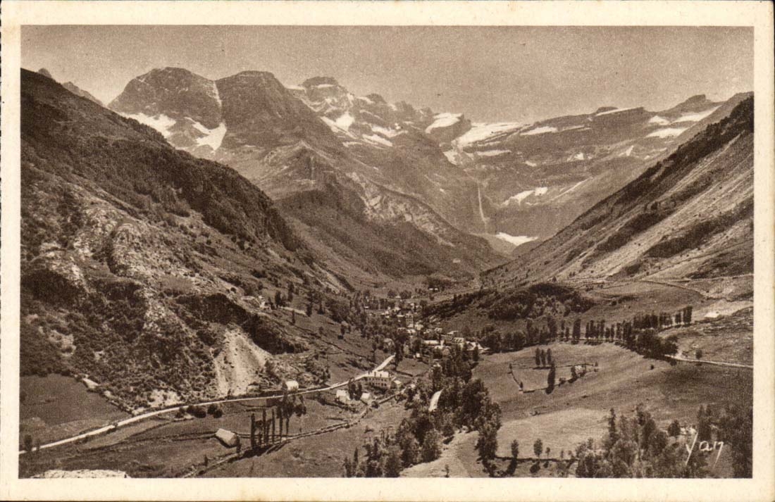 Gavarnie CPA le village et le cirque