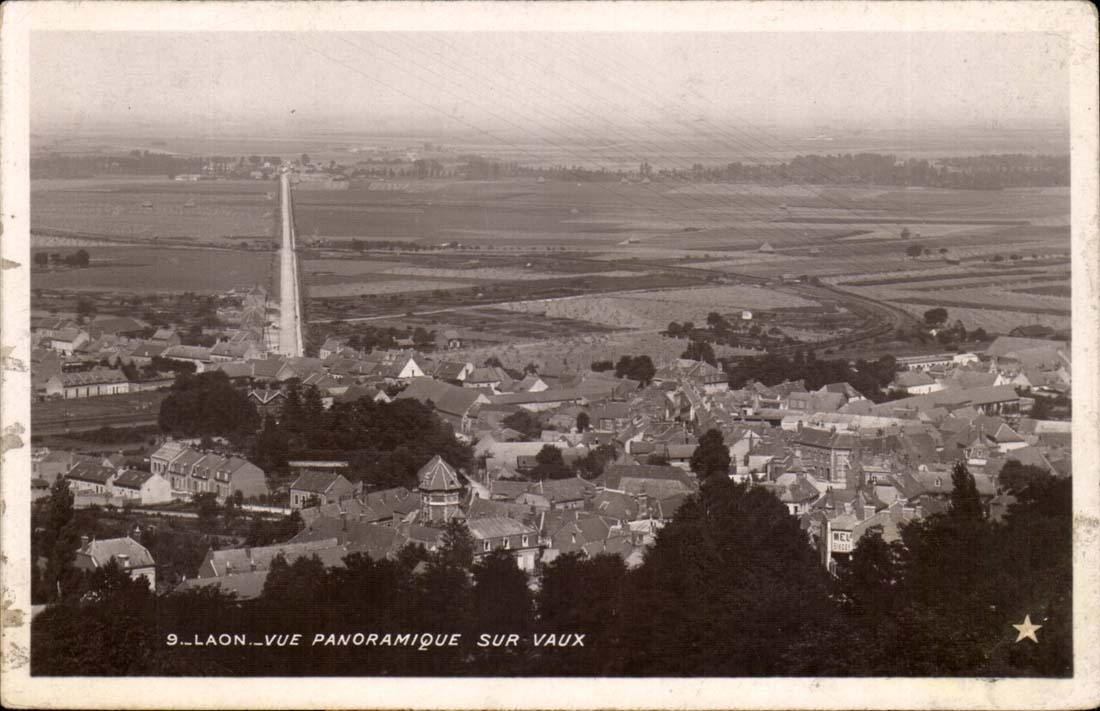 Laon CPA Vue panoramique sur Vaux