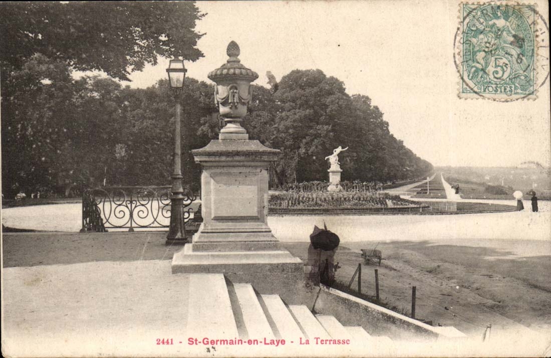 St-Germain-en-Laye - La Terrasse — vue de la terrasse avec fontaine et statue — Phototypie A. Rep & Filliete & Château-Thierry