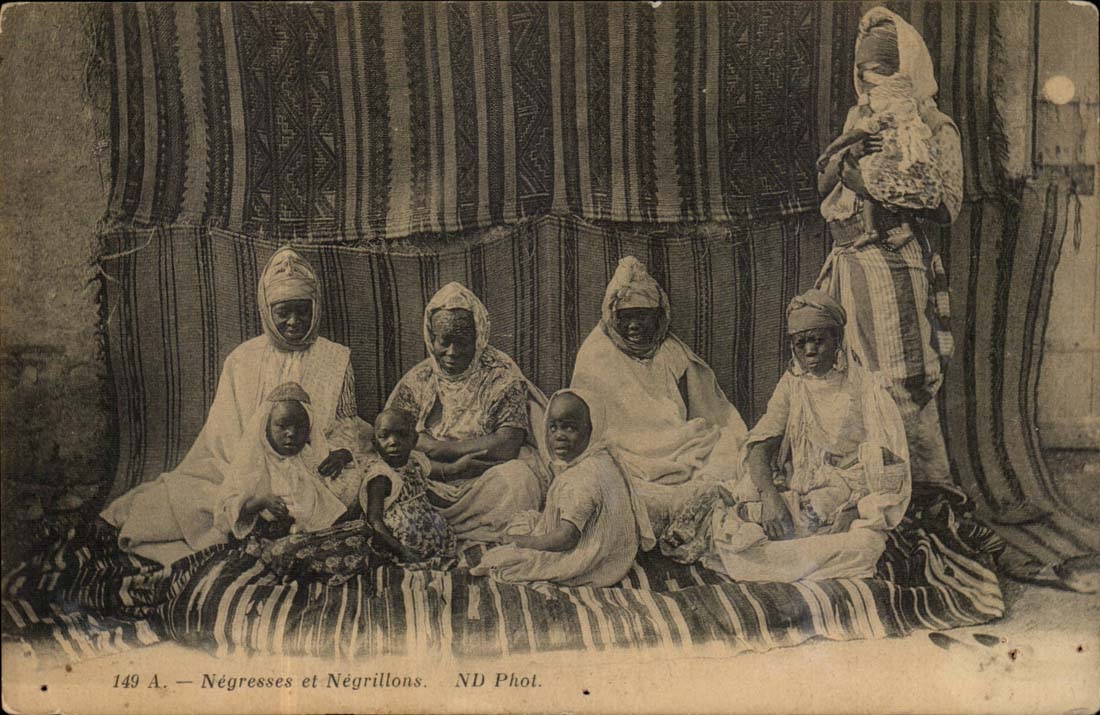 CPA Negresses et negrillons (Afrique Africa)