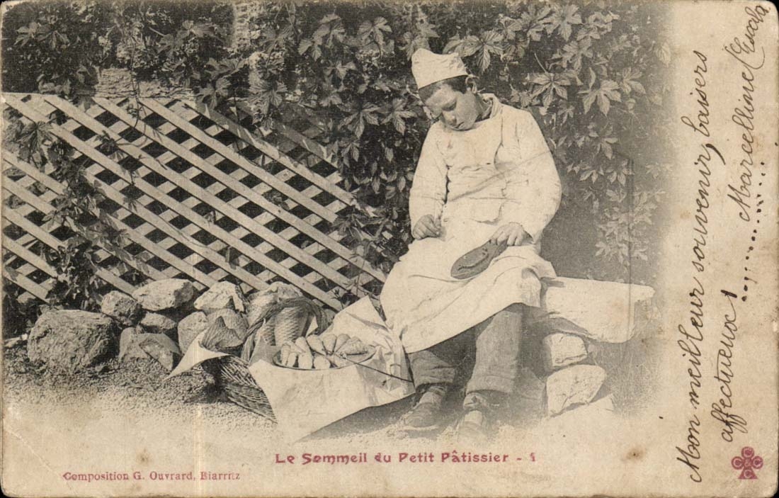 CPA le sommeil du petit patissier (folklore petits metiers)