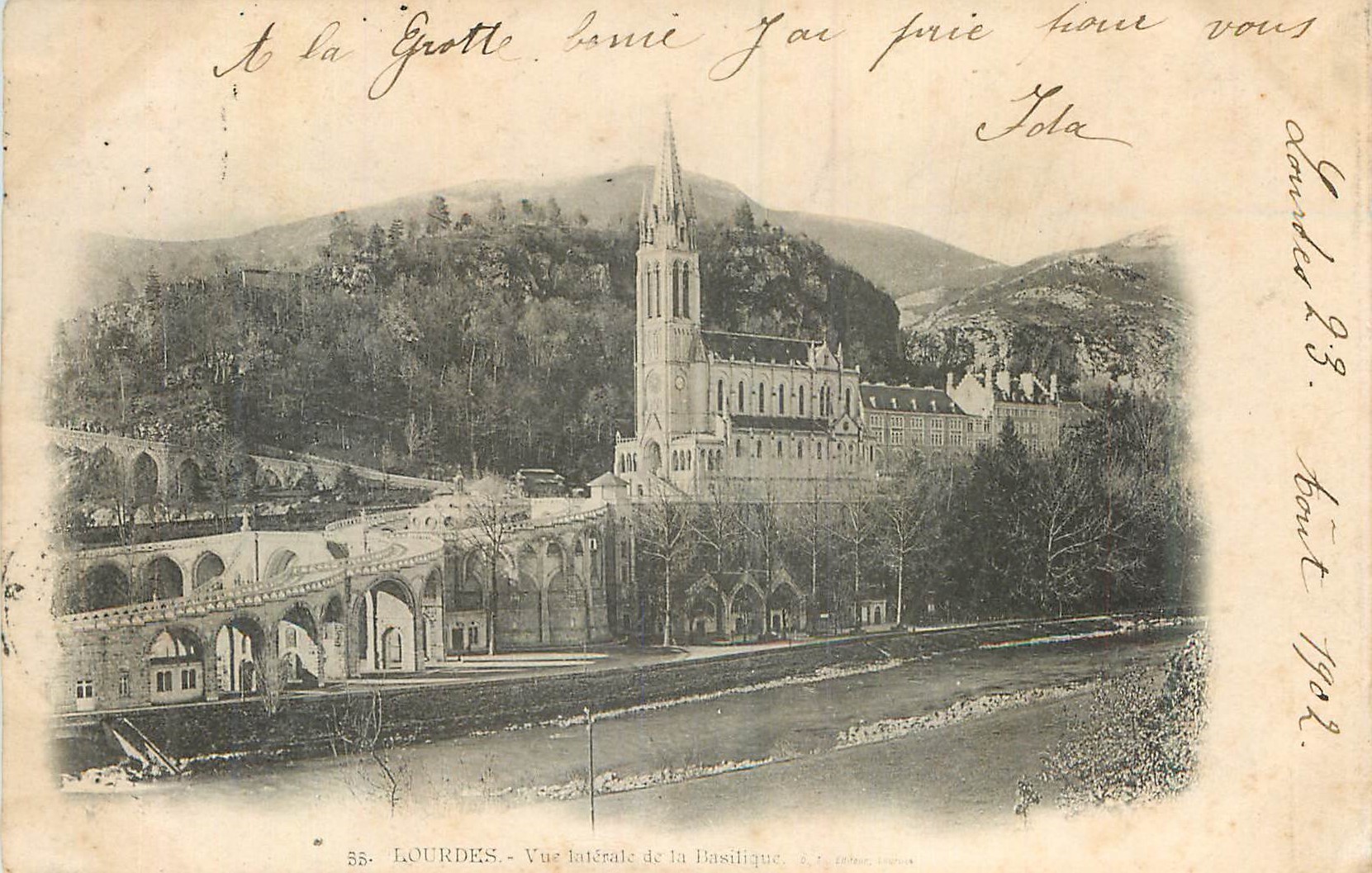 CPA Lourdes Vue Laterale de la Basilique