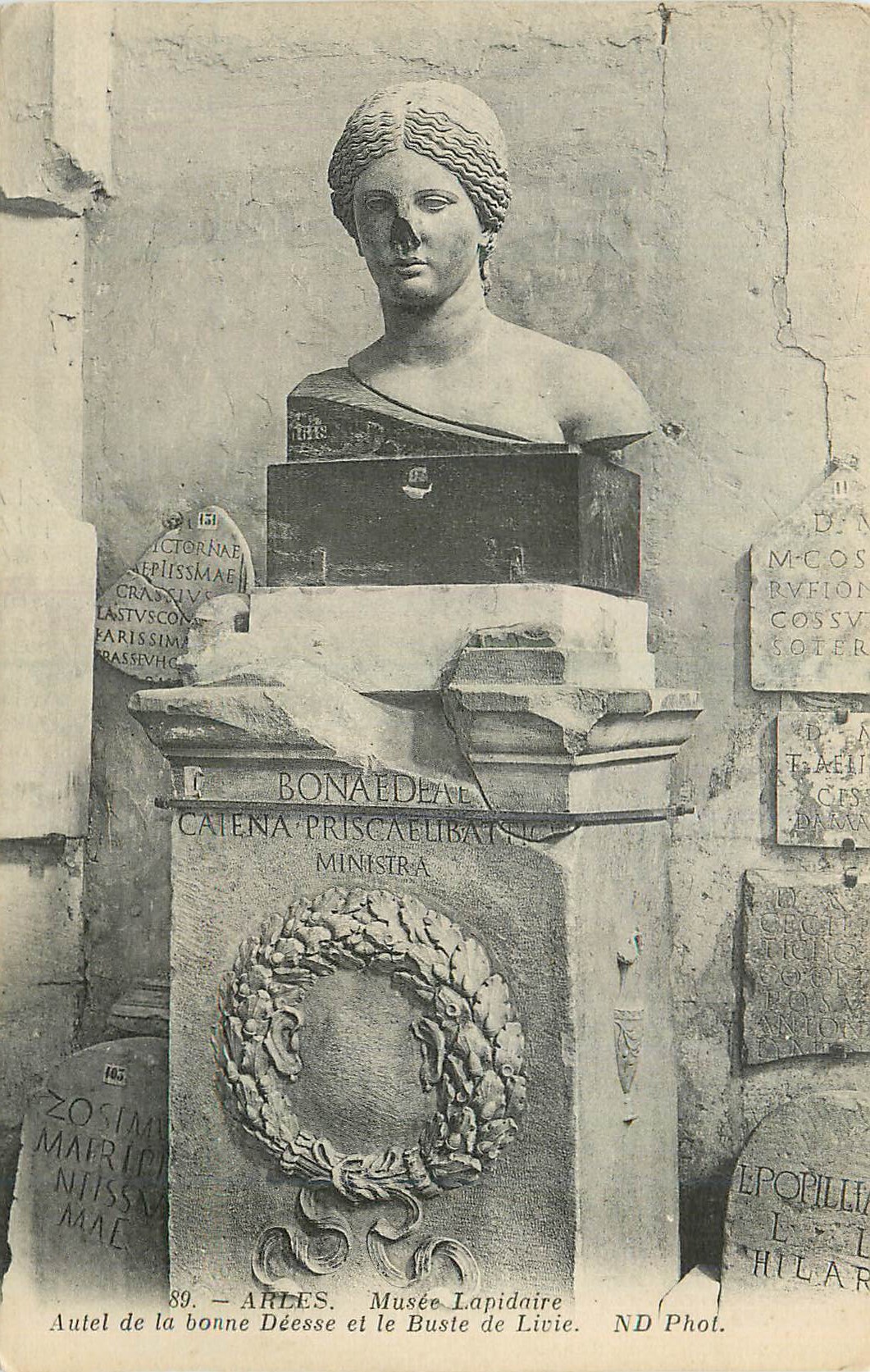 Arles — Musée Lapidaire — Autel de la bonne Déesse et Buste de Livie