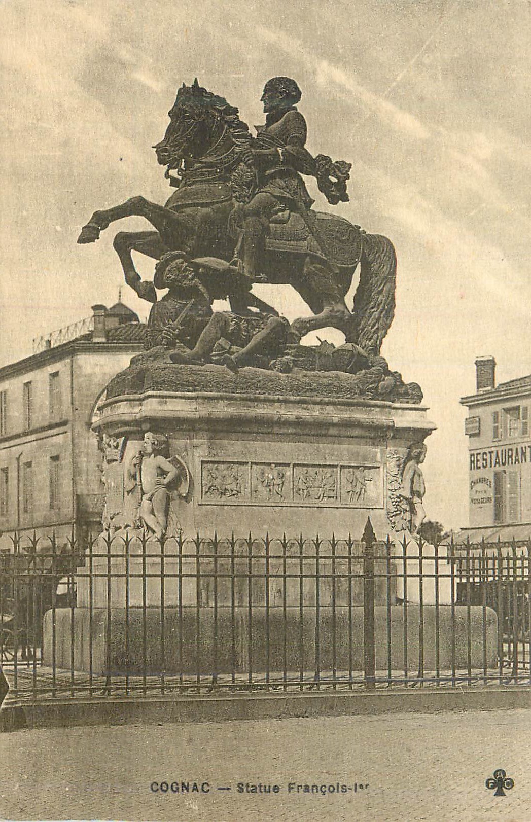 CPA Cognac Statue de Francois 1er