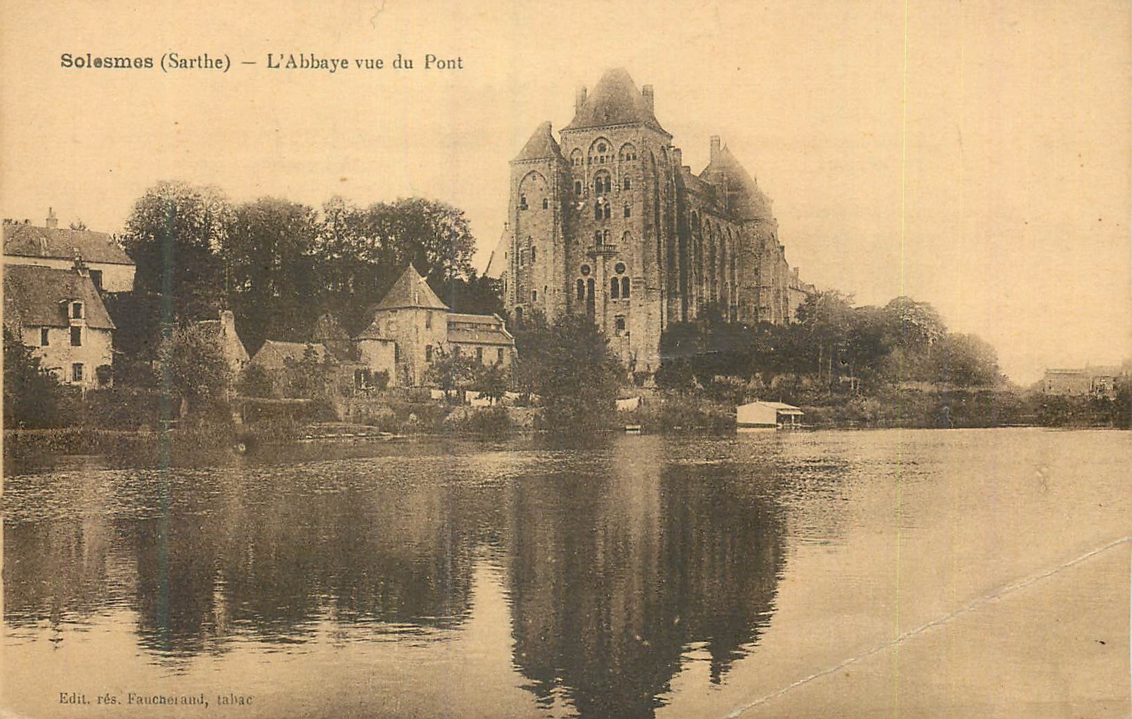 CPA Solesmes (Sarthe) L'Abbaye vue du Pont
