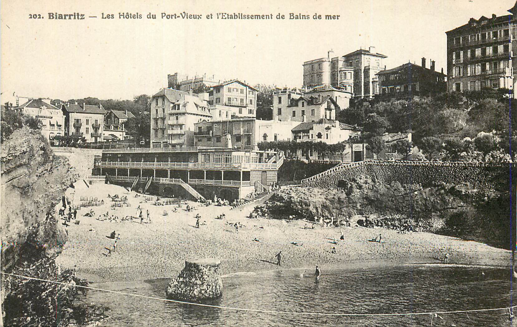 Biarritz — Les Hôtels du Port-Vieux et l'Établissement de Bains de mer