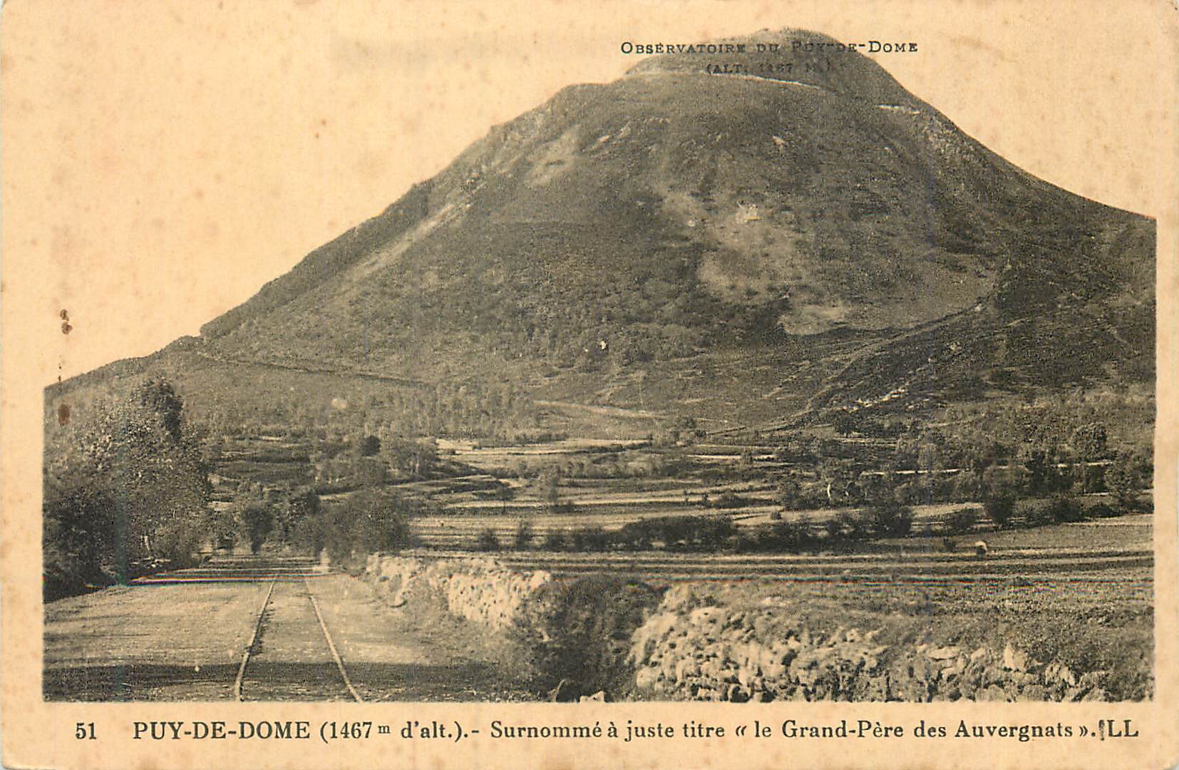 Puy-de-Dôme (1467 m d'alt.) — Surnommé à juste titre « le Grand-Père des Auvergnats » — éditeur LL, n° 51