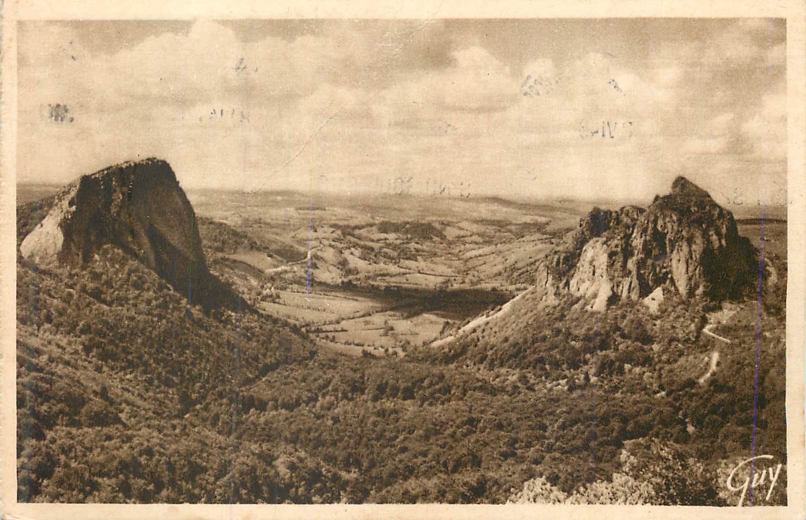 CPA Envi de Mont Dore Les Bains (P de D) Les Roches Tuillere et Sanadoire