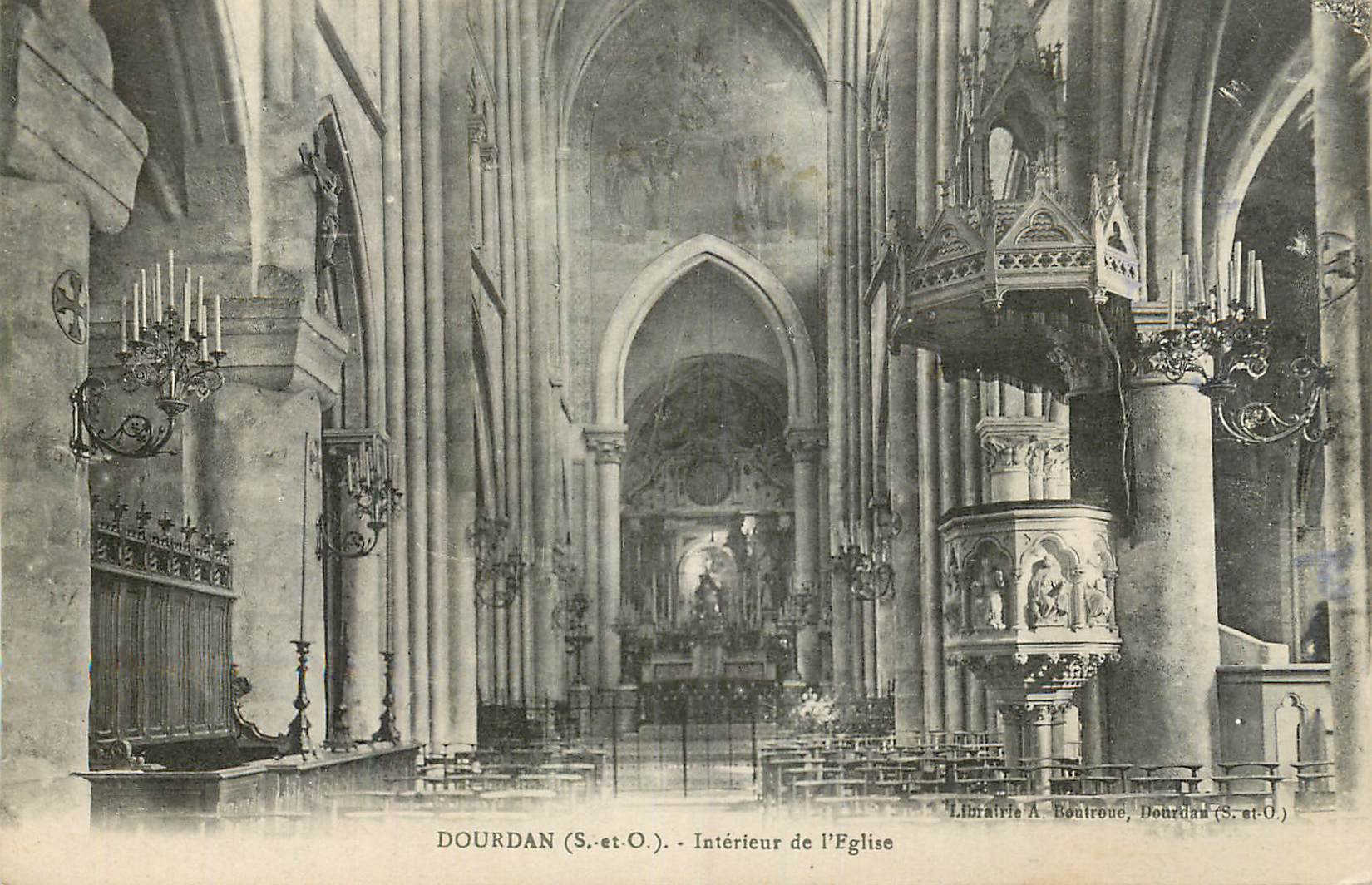 CPA Dourdan (S et O) Interieur de l'Eglise