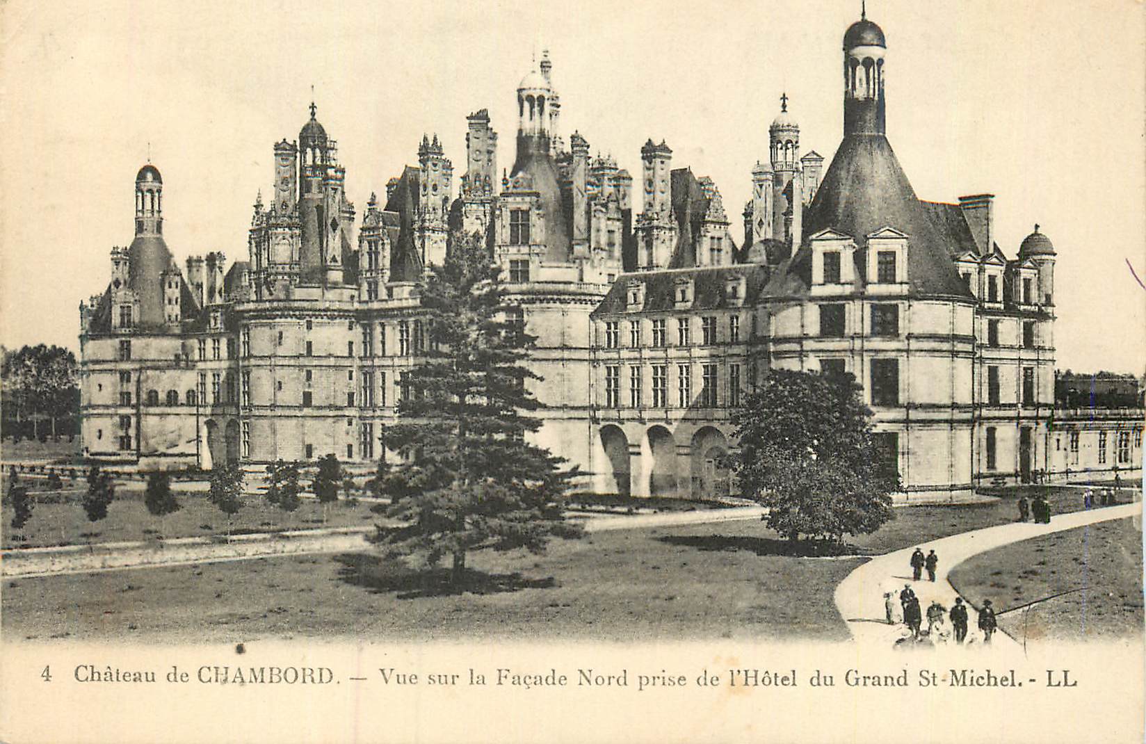 CPA Chateau de Chambord Vue sur la Facade Nord prise de l'Hotel du Granc St Michel