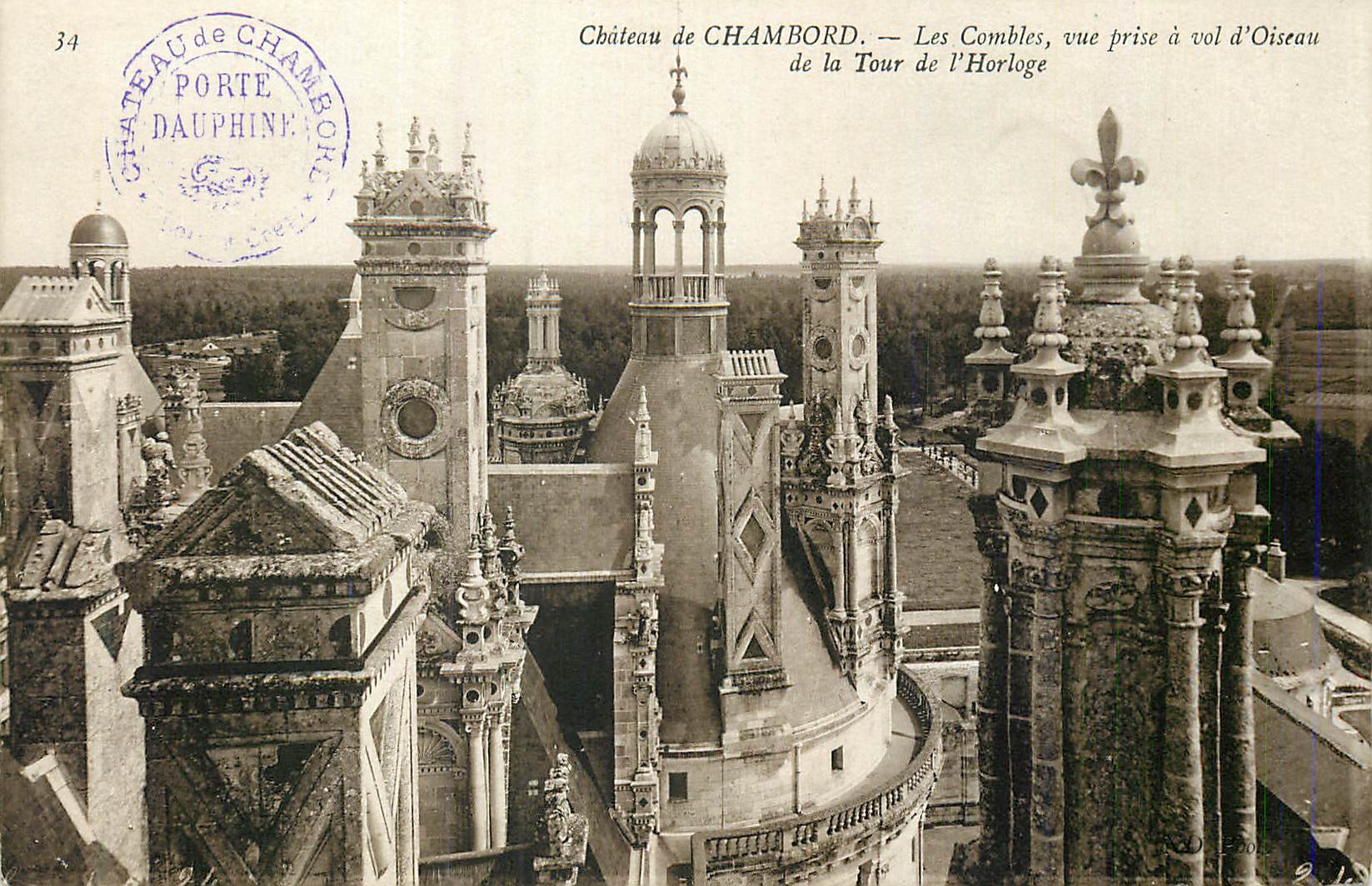 CPA Chateau de Chambord Les Combles vue prise a vol d'Oiseau de la Tour de l'Horloge