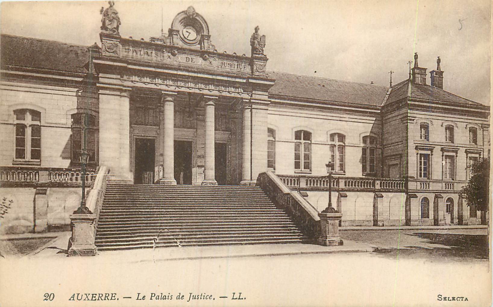 Auxerre — Le Palais de Justice — Selecta