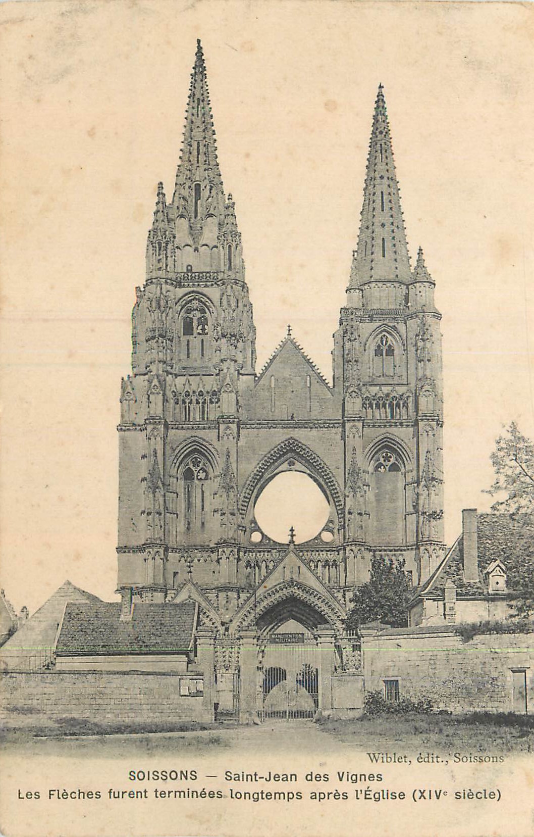 CPA Soissons Saint Jean des Vignes Les Fleches furent Terminees Logtempss apres l'Eglise (XIVe Siecle)