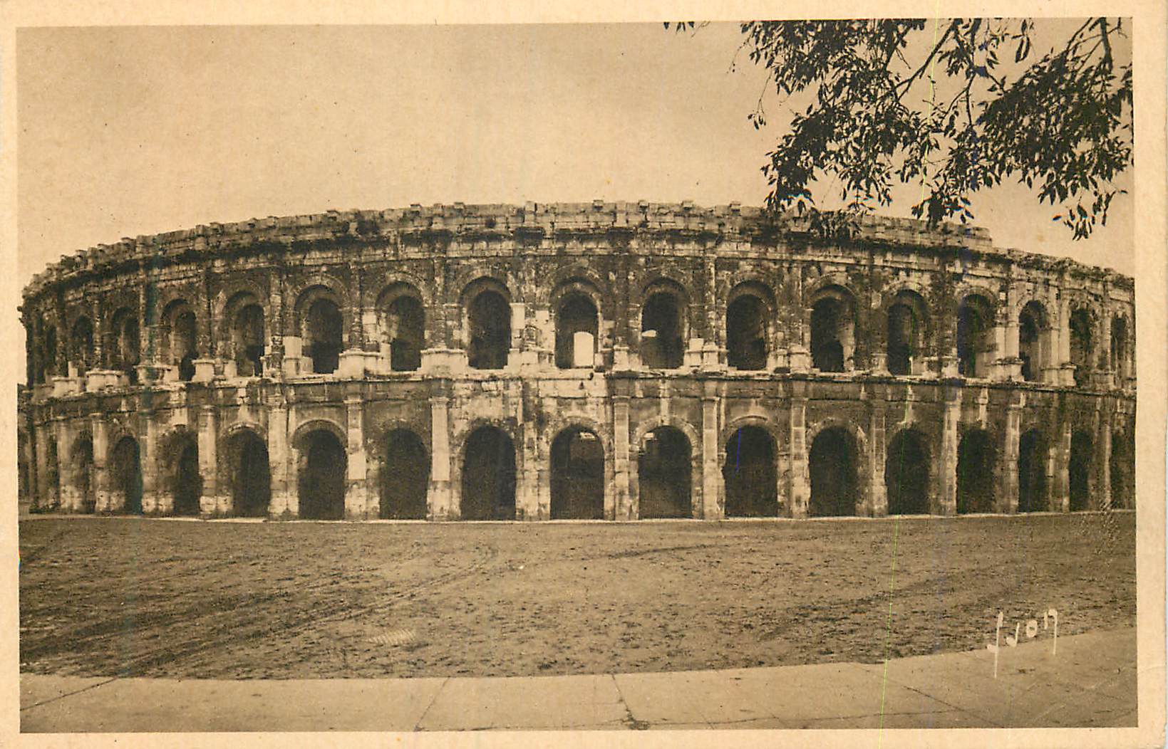 Arènes d'Arles — amphithéâtre antique — éditeur non identifié, n° de série non lisible