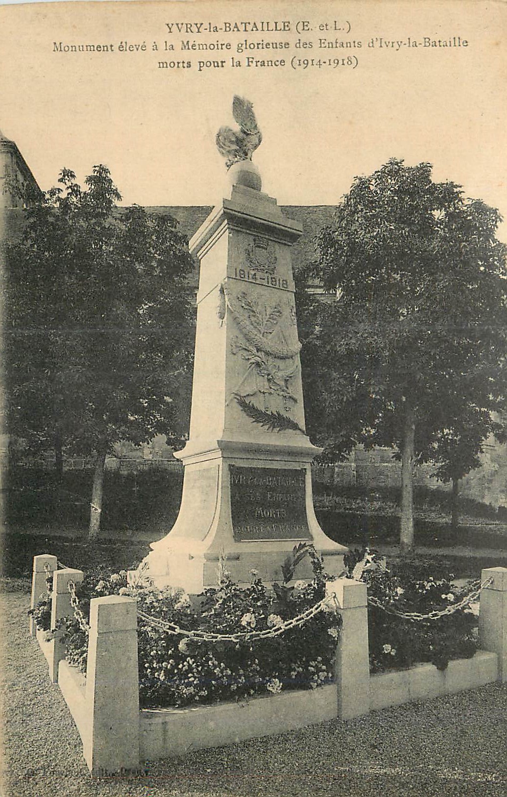 Yvry-la-Bataille (E. et L.) — Monument aux morts 1914-1918 — éditeur non visible