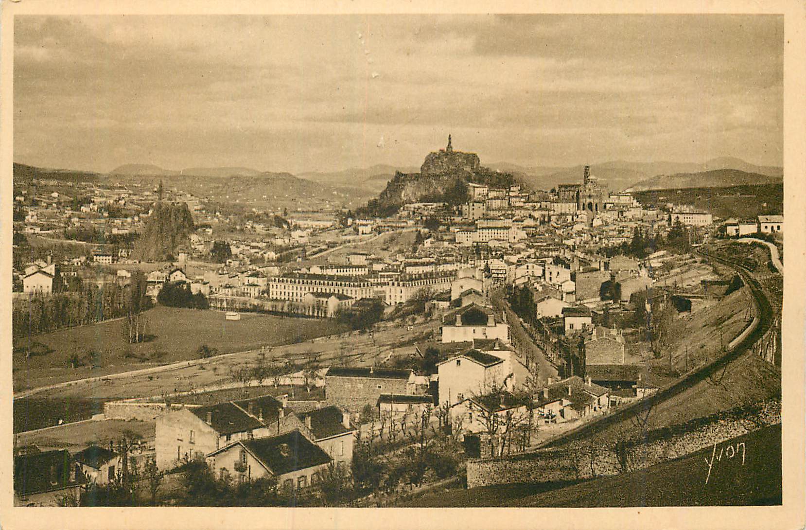 Ville de Saint-Émilion — vue panoramique — éditeur non identifié, n° de série non visible