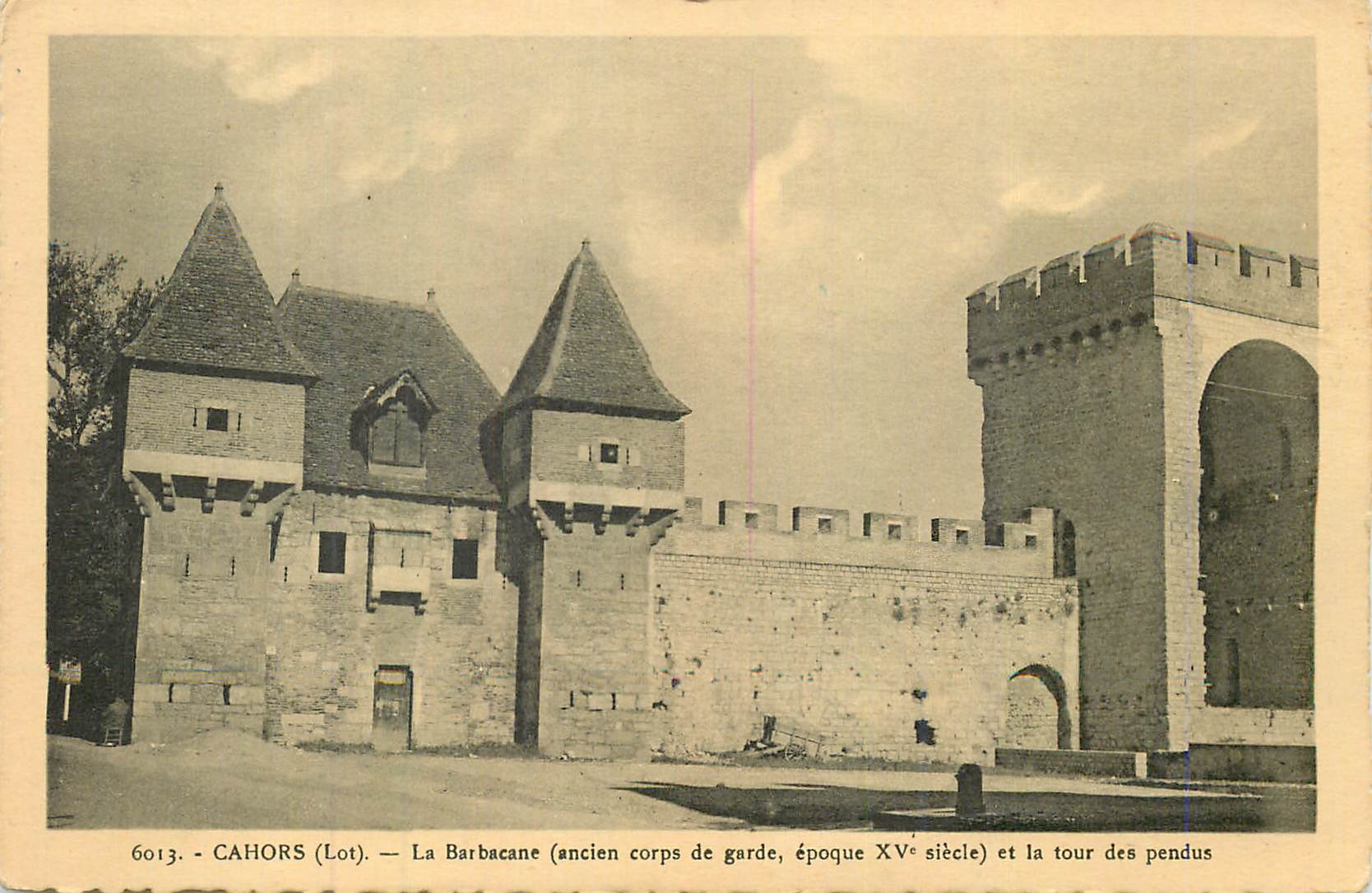 Cahors (Lot) — La Barbacane (ancien corps de garde, époque XVᵉ siècle) et la tour des pendus