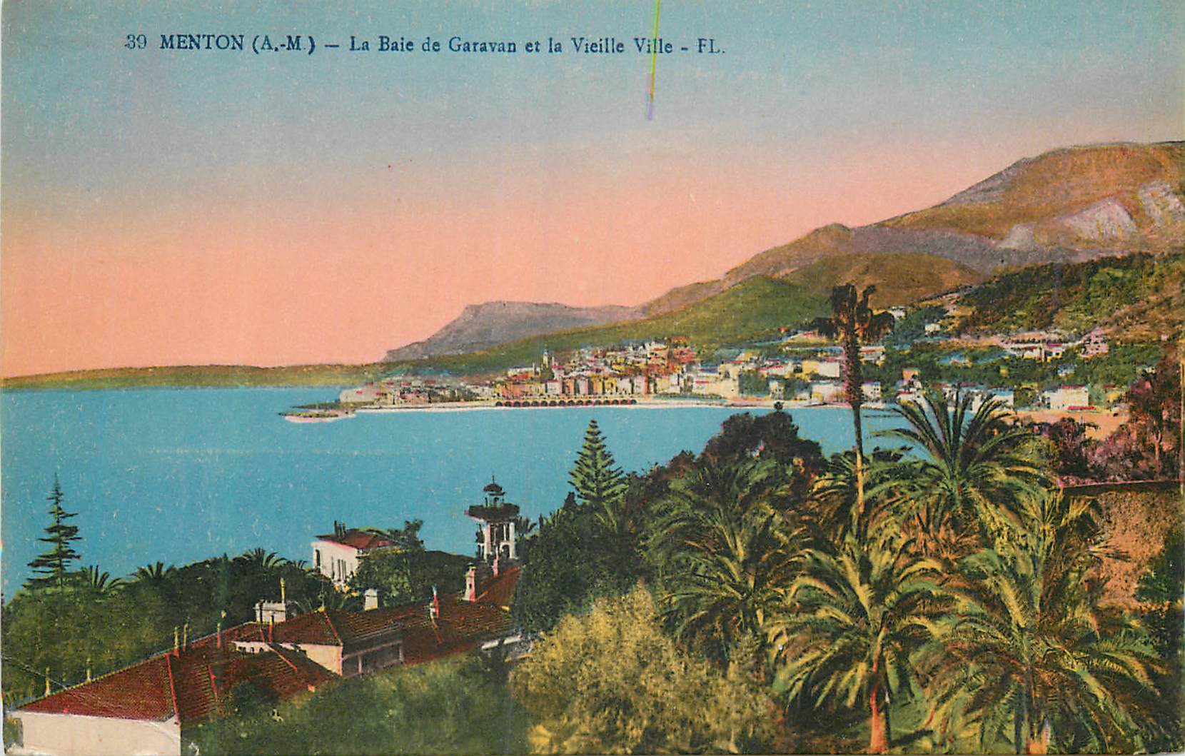 CPA Menton (A M) La Baie de Garavan et la Vieille Ville